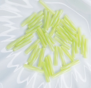 Японский стеклярус Twist Beads 0143 FR Matted Transparent Chartreuse AB, 12мм, 4 грамма