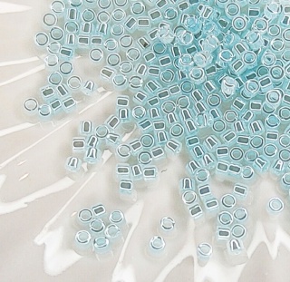 Бисер Япония купить Miyuki Delica 11/0 DB0239 Lined Crystal Lt. Aquamarine Luster, 3гр