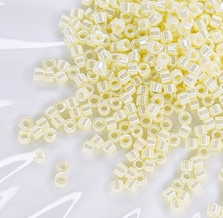 Японский бисер для украшений Miyuki Delica 11/0 DB1531 Opaque Pale Yellow Ceylon, 3гр