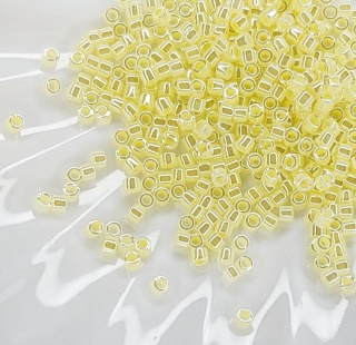 Японский бисер Miyuki Delica 11/0 DB0232 Lined Crystal Pale Yellow Luster, 3гр