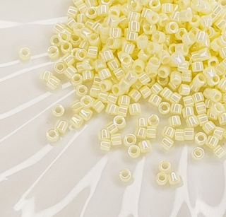 Бисер Япония Miyuki Delica 11/0 DB1501 Opaque Pale Yellow AB, 3гр