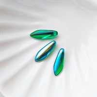Чешские бусины Даггерс Emerald AB Glass Daggers 5*16mm 50720/28701, 3шт