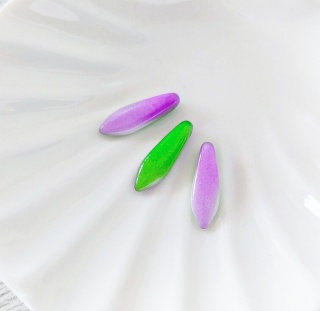 Бусины Даггерсы светло-зеленые+сирень Glass Daggers 5*16mm 03000/95001 FO, 3шт