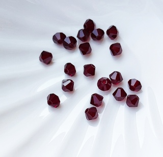 Биконусы Чехия Гранат Preciosa Garnet 4мм, 20шт