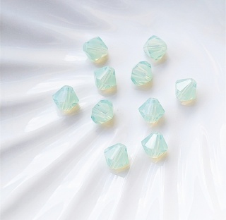 Биконусы Чешские Preciosa светло-зеленый опал Chrysolite Opal, 5мм, 10шт