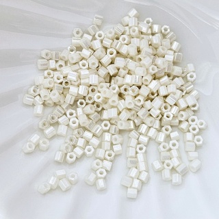 Граненный шестиугольный бисер Hexagon 11/0, №122 Navajo White , 4гр